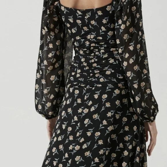 LONG SLEEVE SWEETHEART NECK FLORAL  MIDI DRESS - Picture 4 of 4